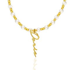 el yazısıyla isim ve inci detayı bulunan isim kolyesi