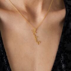 kalp şeklinde el yazısıyla yazılmış isim kolyesi