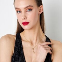 kalp şeklinde el yazısıyla yazılmış isim kolyesi