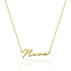 incelikle yazılmış ismin yer aldığı isim kolyesi