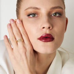 taşlarla süslenmiş üçlü nervürlü yüzük