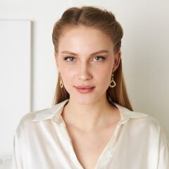 taşlı üçgen model zincir küpe