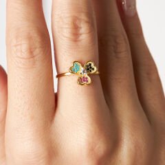 renkli taşlarla süslenmiş üç yapraklı yonca yüzük