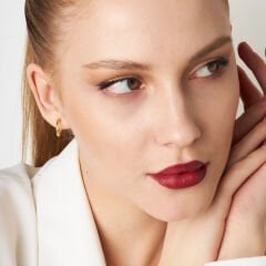 çift ​​bükümlü halka küpeler