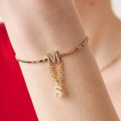 harflerle süslenmiş renkli su yolu seti