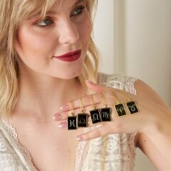 renkli dikdörtgen Aslan burcu kolyesi