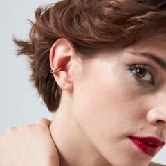 tüylü kıkırdaktan yapılmış lacivert küpeler ve saplamalar