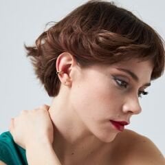 tüylü kıkırdaktan yapılmış lacivert küpeler ve saplamalar