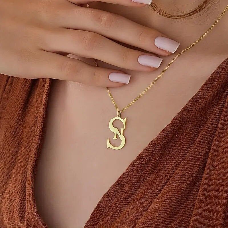 büyük ve küçük harf kombinasyonlu modern kolye, 925 ayar gümüş