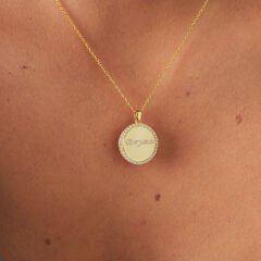 çerçeveli isim etiketli harf kolye