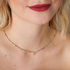 renkli taşlardan ve su yollarından yapılmış harfli harf kolyesi