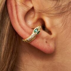 yeşil gözlü yılanın kıkırdak küpeleri