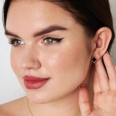 siyah taşlı yonca küpeleri