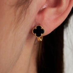 siyah taşlı yonca küpeleri