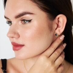 siyah taşlı yonca küpeleri