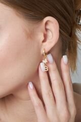 kelebek harfli küpeler