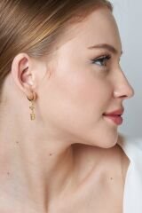 kelebek harfli küpeler