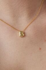 kavisli küçük harfli kolye