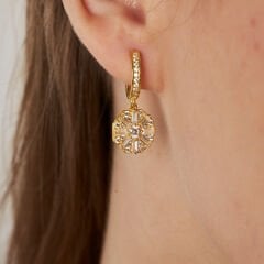 baget taşlı çiçek desenli küpeler