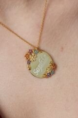 adlandırılmış-çiçek-tabak-halskette