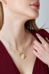 adlandırılmış-çiçek-tabak-halskette