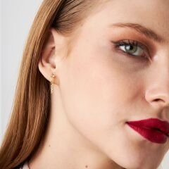 değerli taşlarla zincir salıncak piercingi