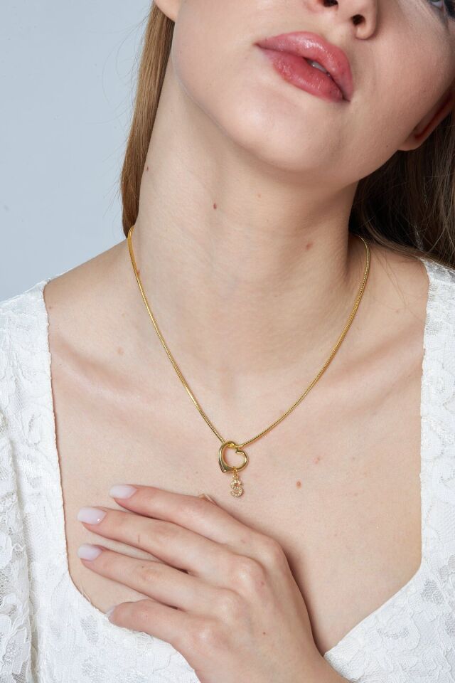 detaylı kalp taş harf kolye