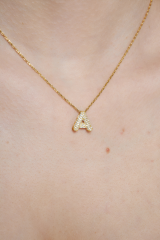 kavisli katı taş harf kolye