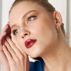 sarkan küpeler ve sarhoş gözler