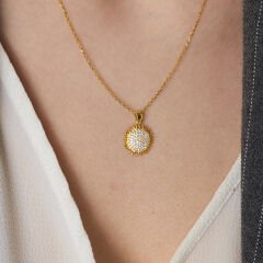 yansıyan güneşe sahip römork