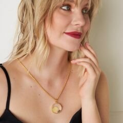 dörtlü camdan yapılmış kolye