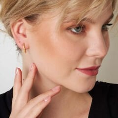 çift ​​bükümlü halka küpeler