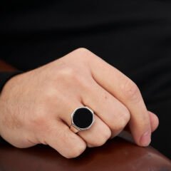 siyah taşlı sekizgen yüzük