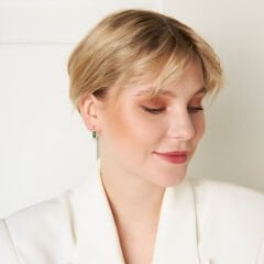 zarif yeşil taşlı su damlası küpeler