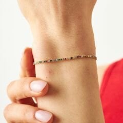 renkli taşlarla kaplı su yolu