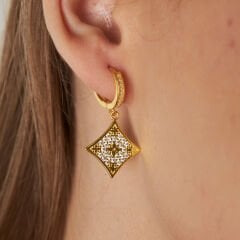 taşlı kare küpeler