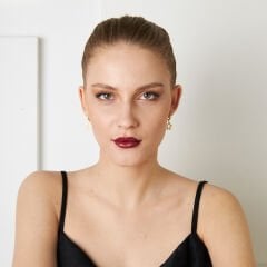 sarkan taşlı yıldız küpeler