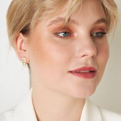 favori yan taşlarla spiral şekilli küpeler