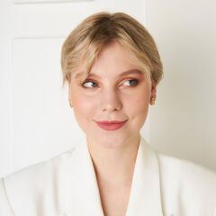 favori yan taşlarla spiral şekilli küpeler