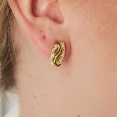 favori yan taşlarla spiral şekilli küpeler