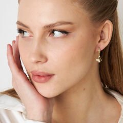 yan kelebek küpeler