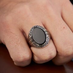 çizgi desenli siyah taş yüzük