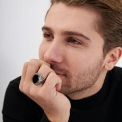 çizgi desenli siyah taş yüzük