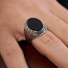 çizgi desenli siyah taş yüzük