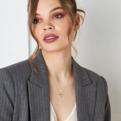 siyah taş detaylı melek kolyesi