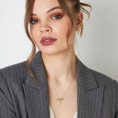 siyah taş detaylı melek kolyesi