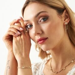 taşlarla kaplı kelebek