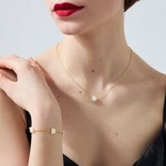 kötü bakışlı beyaz kalp