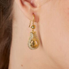 monogramlı lale küpeleri