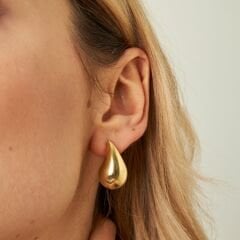 gözyaşı şeklindeki küpeler